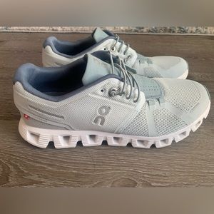 ON Cloud Women’s Sneaker - Size 8.5